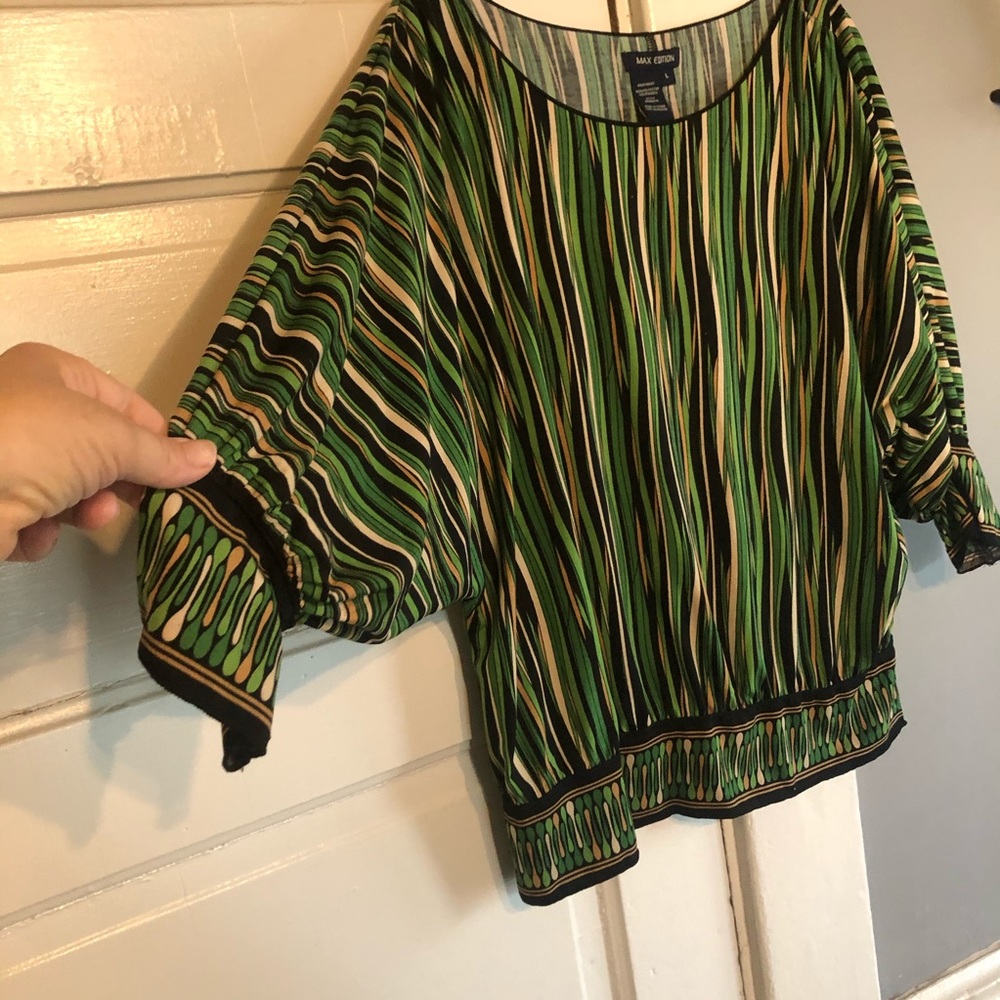 Women’s Max Edition Top. Size Large. - Picture 4 of 4